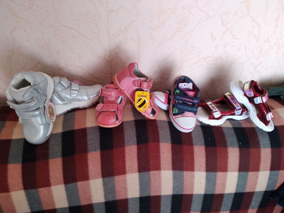 Дитяче взуття нове