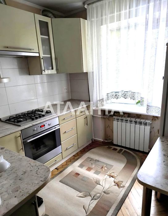 Продаж двокімнатної квартири на вул. Пасічній у цегляному будинку.