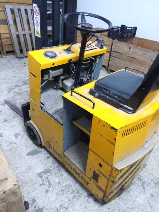 Sprzedam wózek widłowy elektryczny.