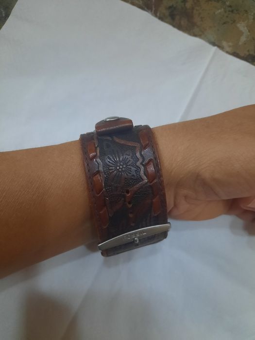 Relógio antigo com bracelete em pele