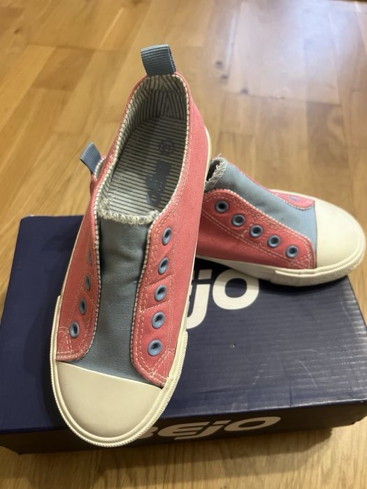 Кеди, мокасини для дівчинки