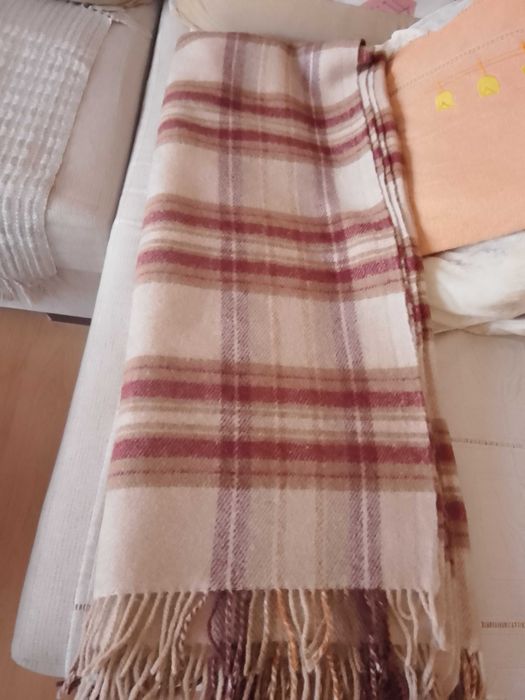 Wełniany , miękki pled ( koc  ) w kratę - 210cm x 160 cm - bdb !!