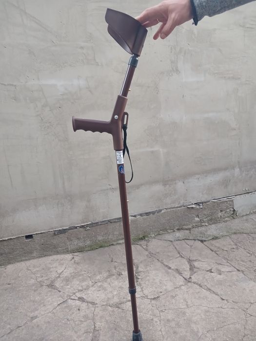 Милиця ліктьова з регульованими по висоті нижньою та верхньою секціями