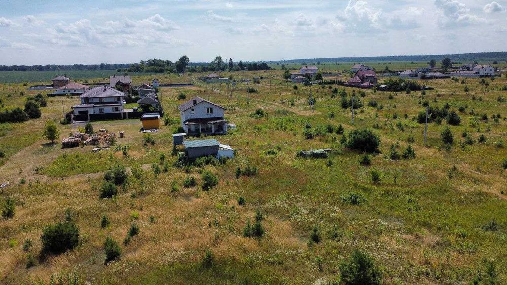 Рожівка, 15 соток на житловій вулиці з комунікаціями