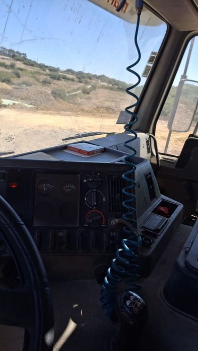 Volvo FL10 Tribasculante