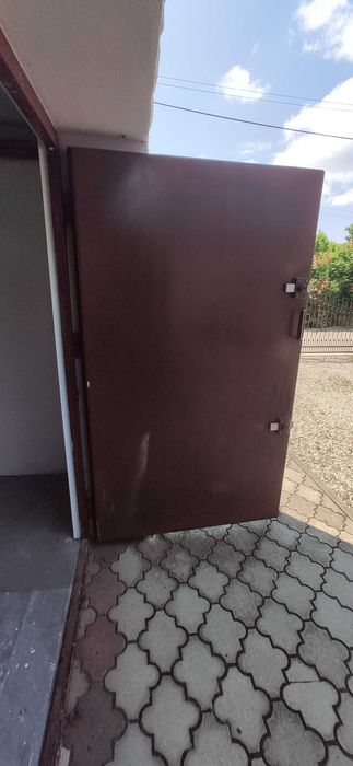 Drzwi garażowe dwuskrzydłowe / brama garażowa