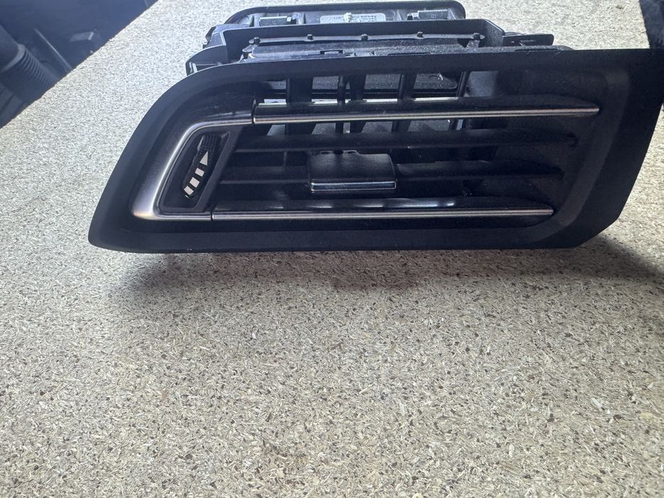 Дефлектор воздуха правый PEUGEOT 308 (T9) 1303823XZD