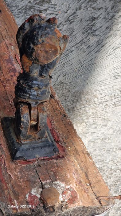 Batente para  pirta ainda na madeira original da porta, muito antigo.