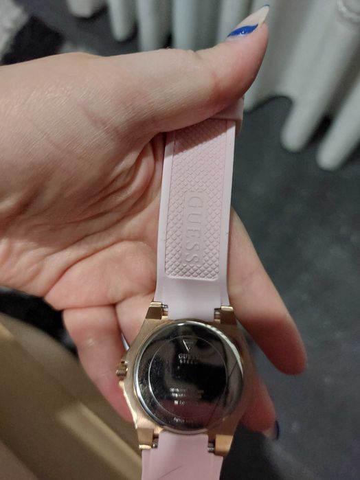Relógio feminino GUESS nunca usado