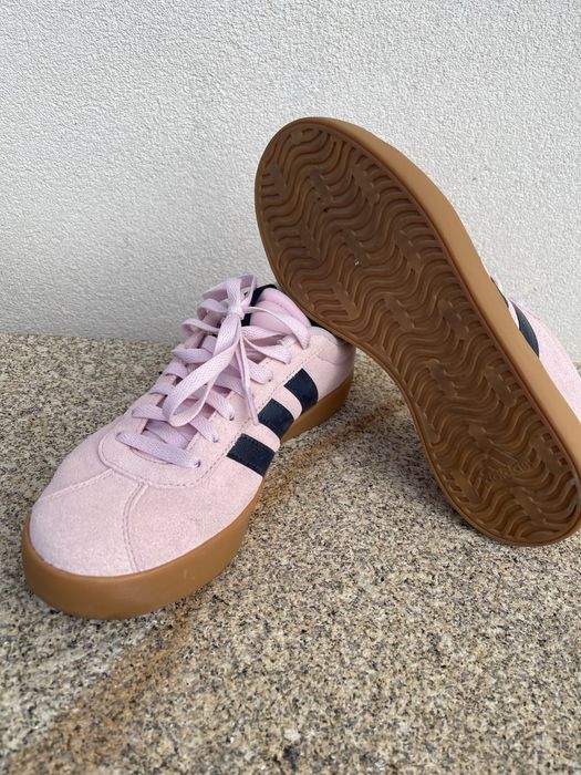 Sapatilhas adidas cor-de-rosa ousadas para esta estação
