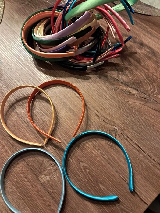 31 szt. nowych satynowych opasek na głowę