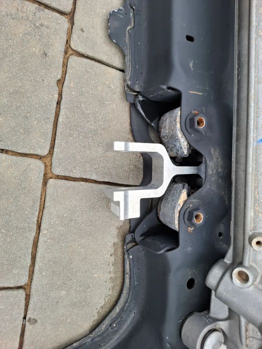 Ford Kuga mk3 poduszka silnika dolna