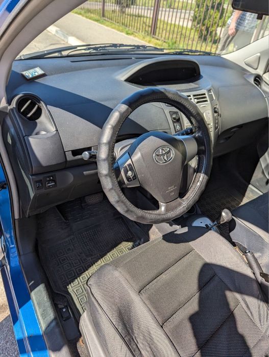 Toyota Yaris, 1.3, робот, 2006
