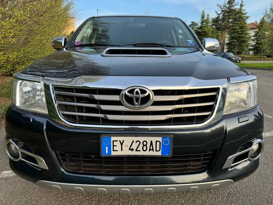 Разборка бампер Toyota HILIX передній б/у запчастини