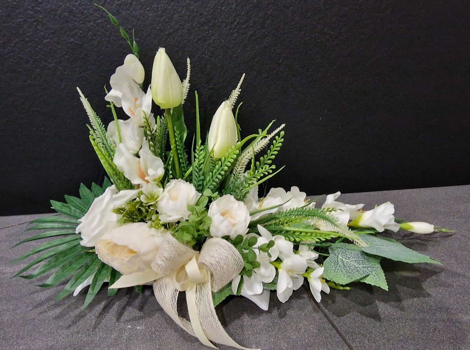 Stroik kompozycja kwiatowa na grób wiosenna WG80