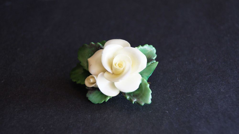 Broszka porcelanowa  Cara China Staffordshire