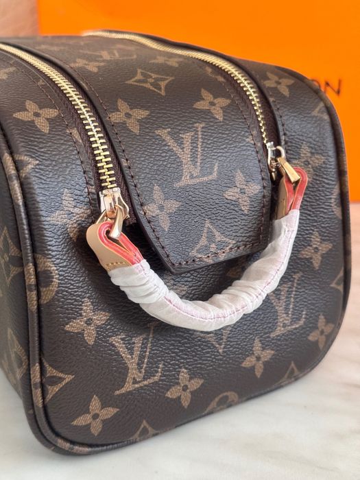 Дорожная косметичка LV в наличие