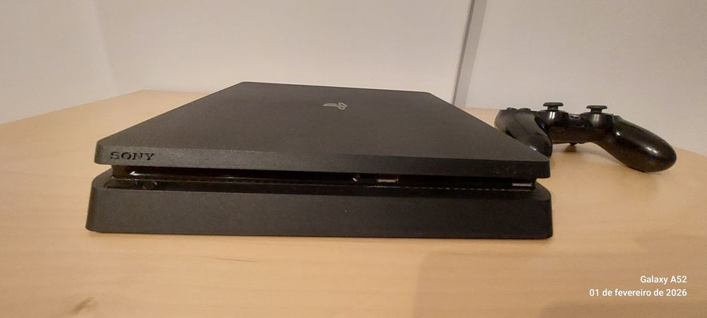 Vendo PlayStation 4 Slim – Excelente Oportunidade