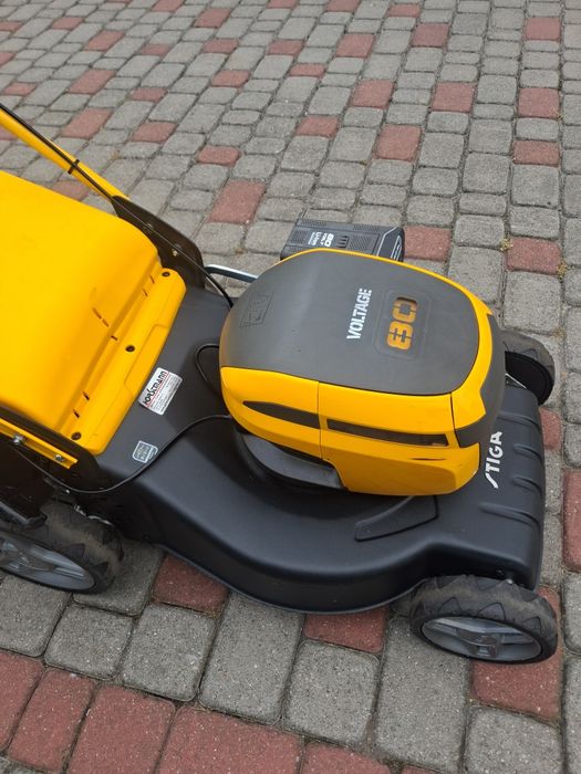 Kosiarka  akumulatorowa  Stiga  80V