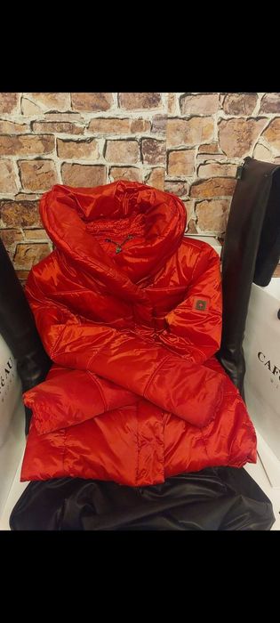 Czerwona rewelacyjna kurtka Marki TIFFI z pięknym ozdobnym kołnierzem