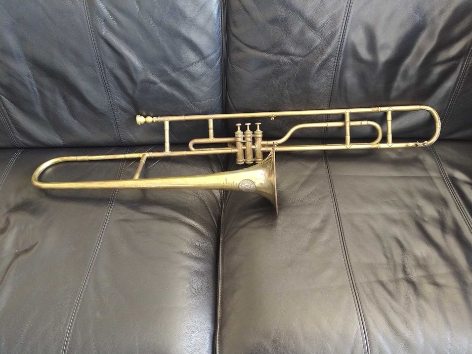 Trombone militar de pistons Mahillon. Ano 1880 a 1910