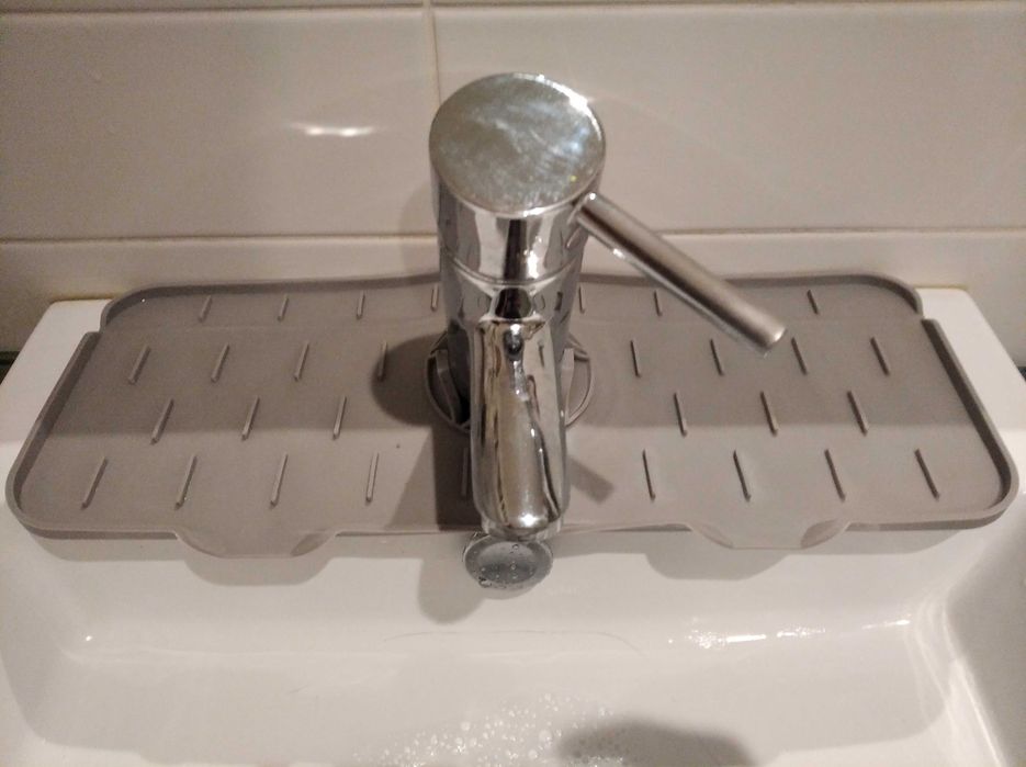 Tapete anti-salpicos para lavatório ou banca