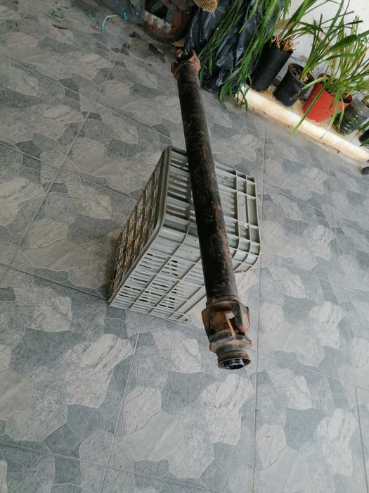 Veio de transmissão de trás Nissan D22