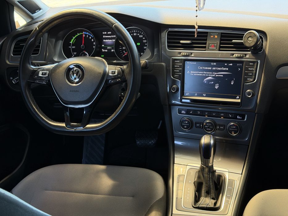 Volkswagen e-Golf 2015р 24kw Нова батарея