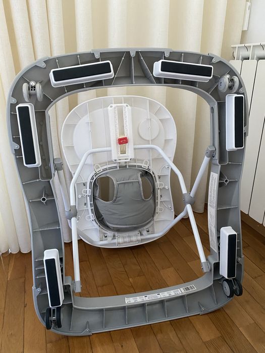 Andador bebé com base anti-virar