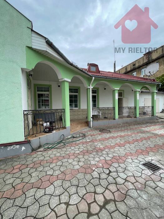 Продаж будинку в центрі міста!