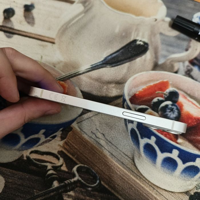 Айфон 13 мини. Читайте описание