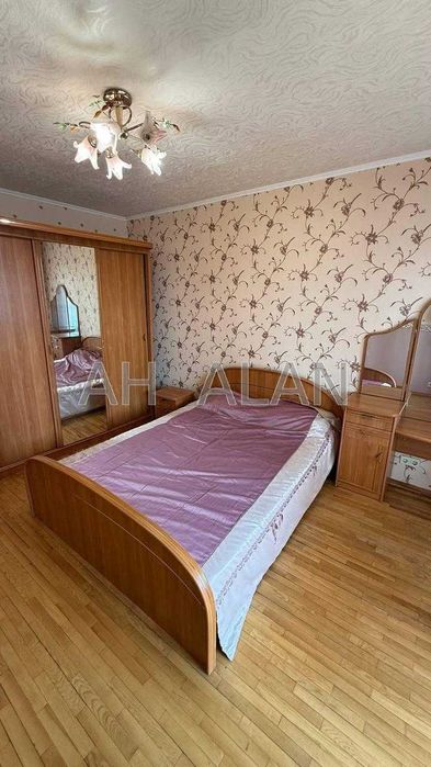 Аренда трехкомнатной квартиры по ул. Вишняковская 7-Б Дарницький район