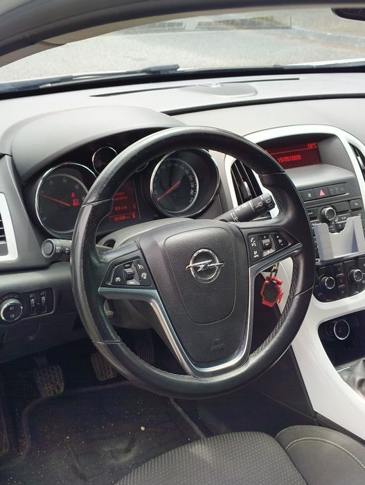 Opel Astra J GTC 1.7 CDTI