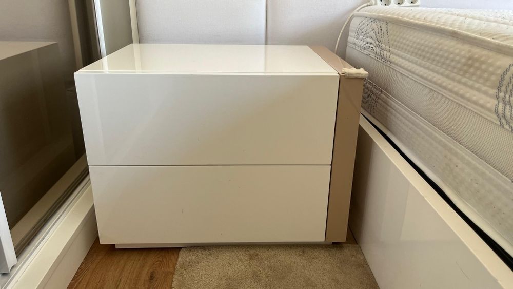Mesa cabeceira com 2 gavetas