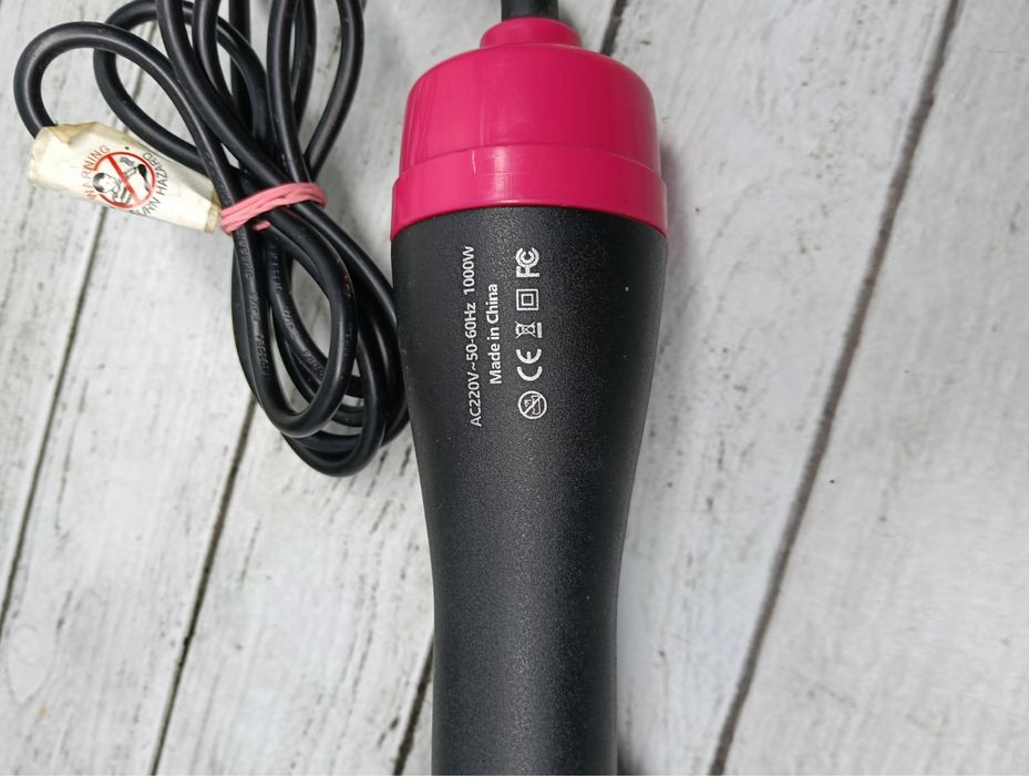 Фен-щетка 1000w состояние новой