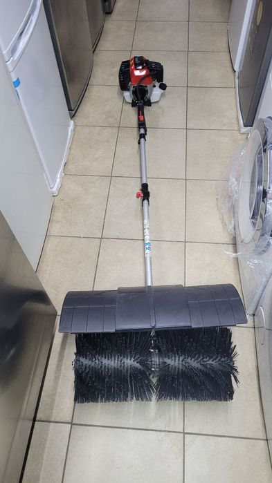 Снігоприбиральна підмітальна машина / мотощітка