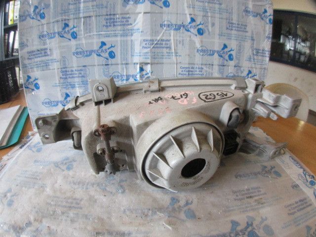 Ótica / farol direita HYUNDAI Accent I Sedan (X3)