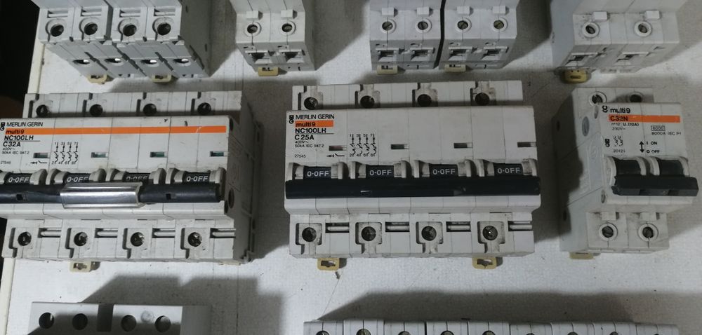 Electrical materials / circuit breakers / light bulbs505133484422604803