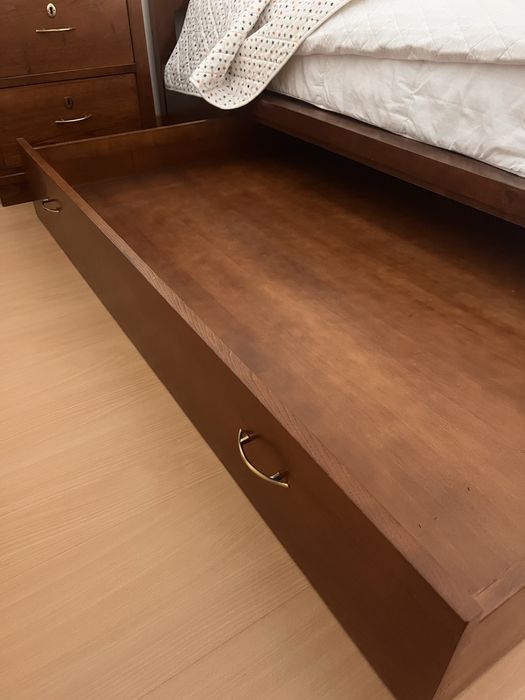 Quarto Individual em Madeira Maciça de Castanho com Gavetão de Arrumação – Paços de Ferreira
