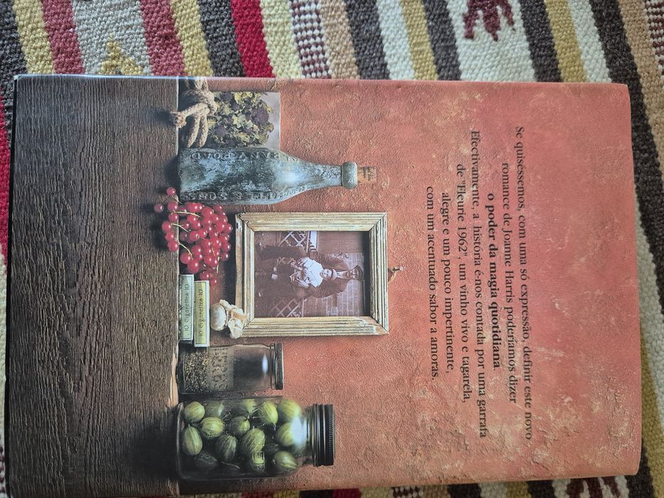 Livro "vinho mágico" de joanne harris