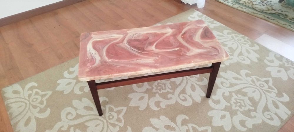 Mesa de Centro Vintage com Tampo imitação em Mármore