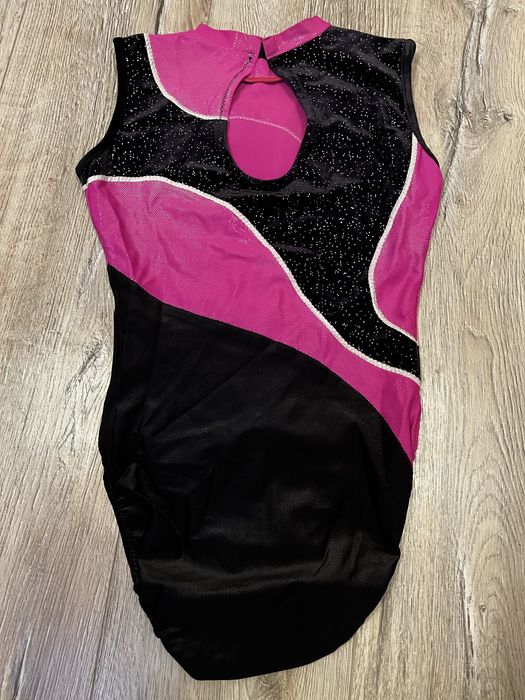 Strój gimnastyczny dla dziewczynki