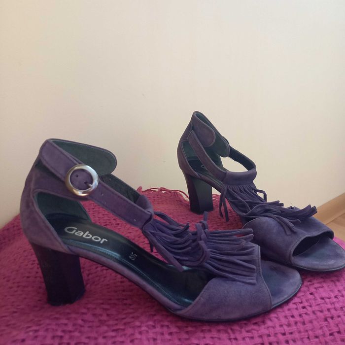 Buty letnie na obcasie 39,5 skóra zamsz  frędzle