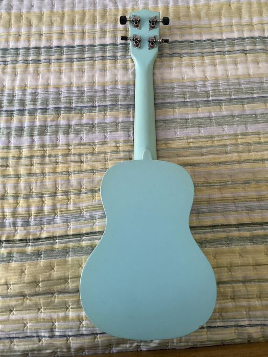 Ukulele azul 15€