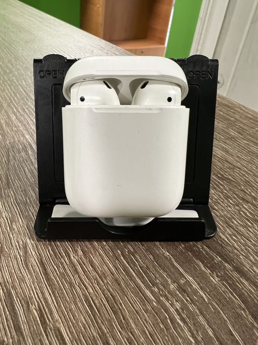 Навушники Apple AirPods 2 хороший стан
