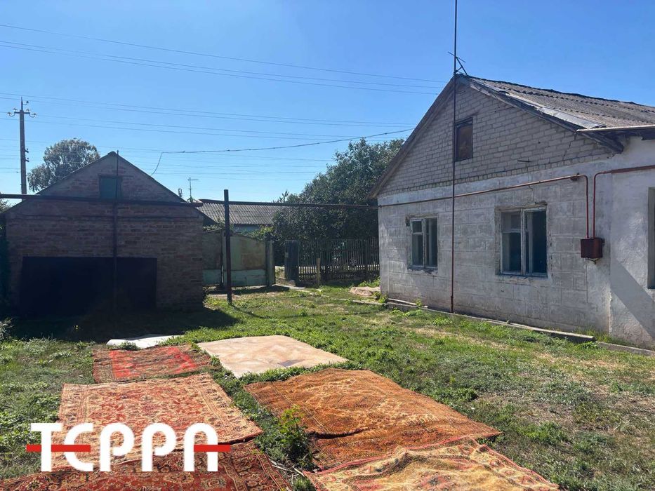 Продаж будинку, 4 окремі кімнати, Тепличне