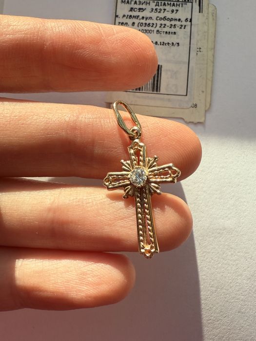 Золотий хрестик з діамантом 0,12 ct. Крестик золото 585 бриллиант
