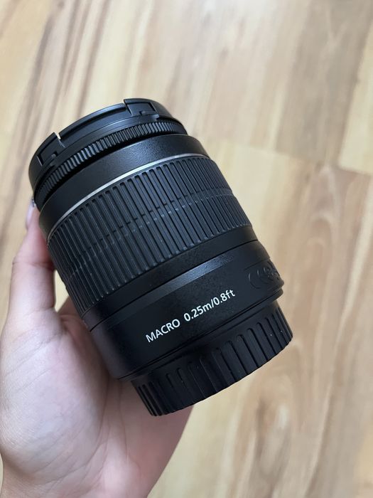 Lustrzanka Canon EOS1300D