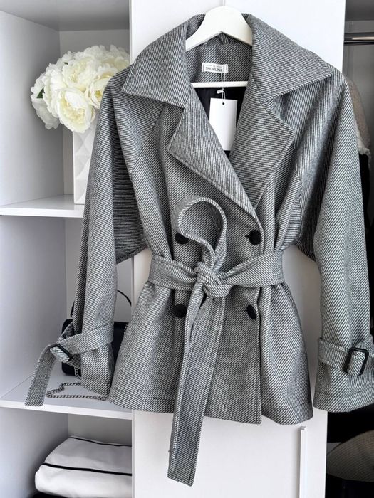 Жіноче модне пальто