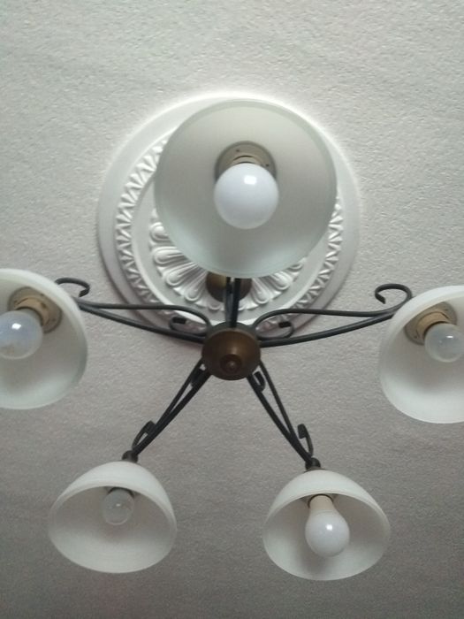 Продам люстри на вибір